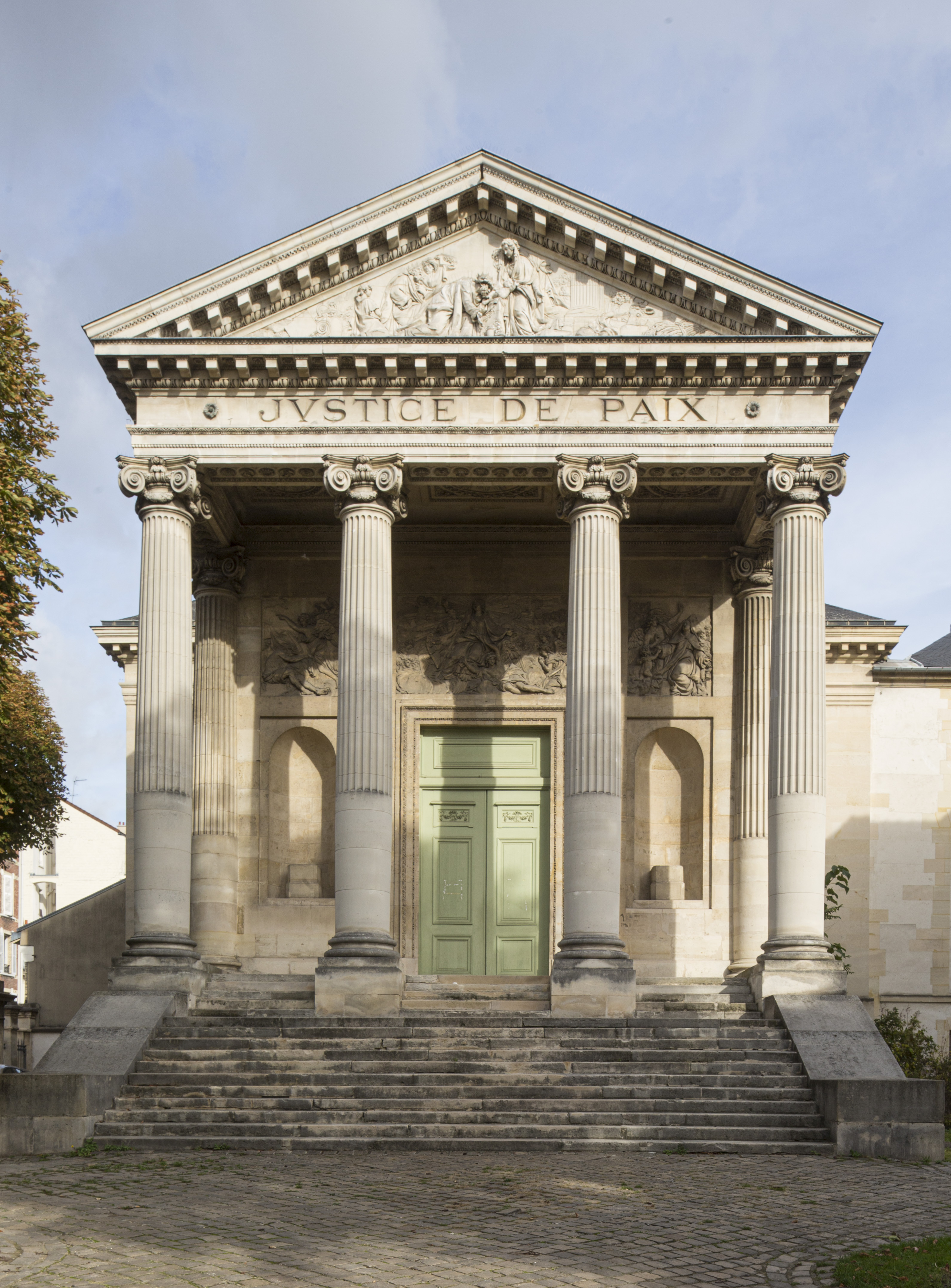 Fronton de la chapelle © P. Lemaître
