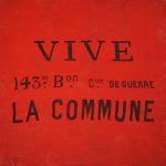 drapeau de laine rouge portant l'inscription Vive la Commune peinte en noir ayant servi à un bataillon fédéré pendant la Commune de Paris en 1871